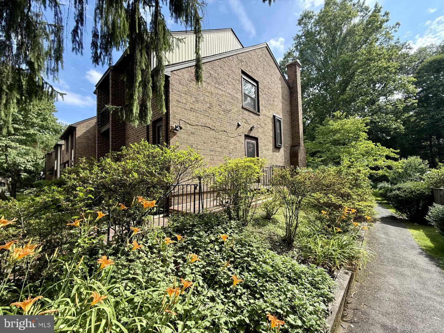Property Photo: 5818 Jacksons Oak Court VA 22015