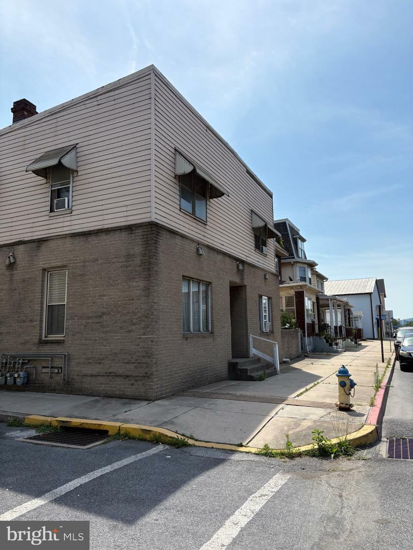 Property Photo:  541 S Front Street  PA 17113 