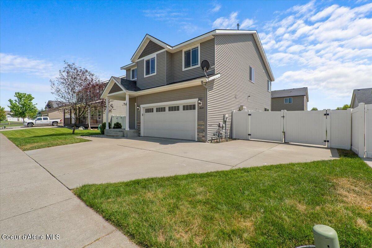 Property Photo:  1824 E Warbler Ln  ID 83854 