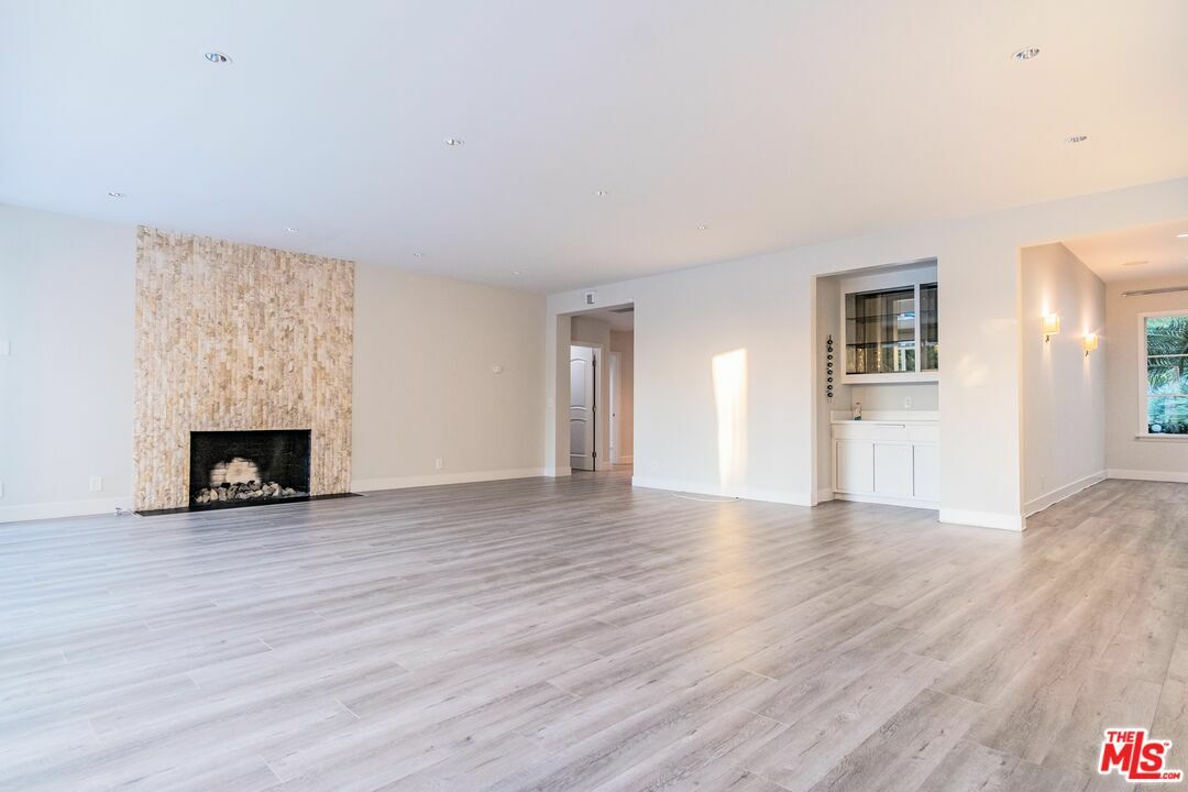 Property Photo: 619 N Rodeo Dr CA 90210