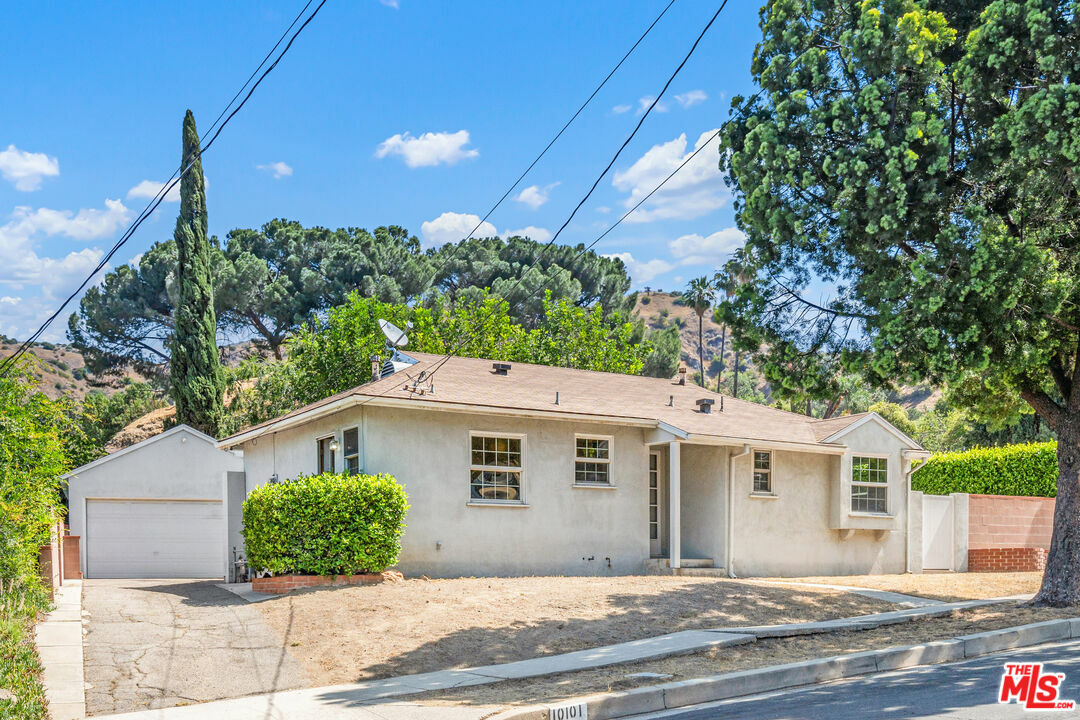Property Photo: 10101 Roscoe Blvd CA 91352