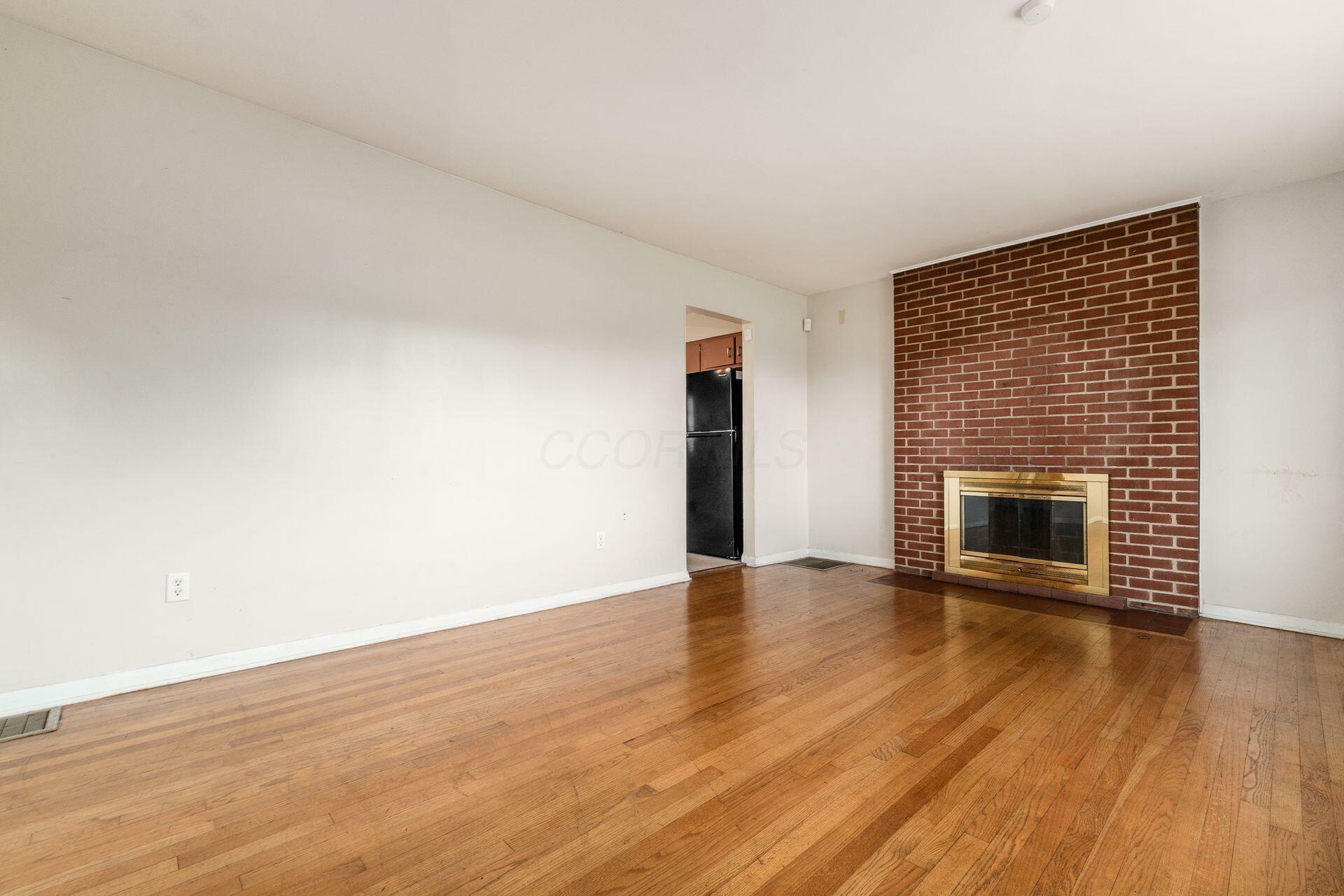 Property Photo: 1208 Carolwood Avenue OH 43227
