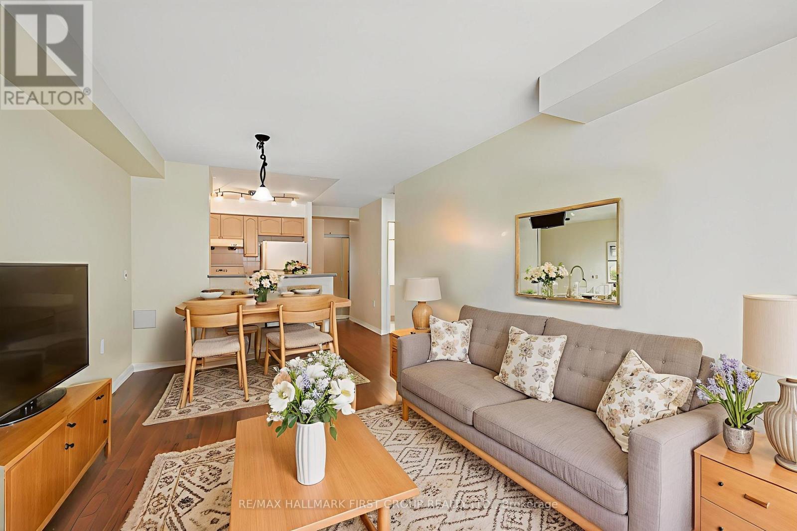 Property Photo: 28 Olive Avenue 612 ON M2N 7E6