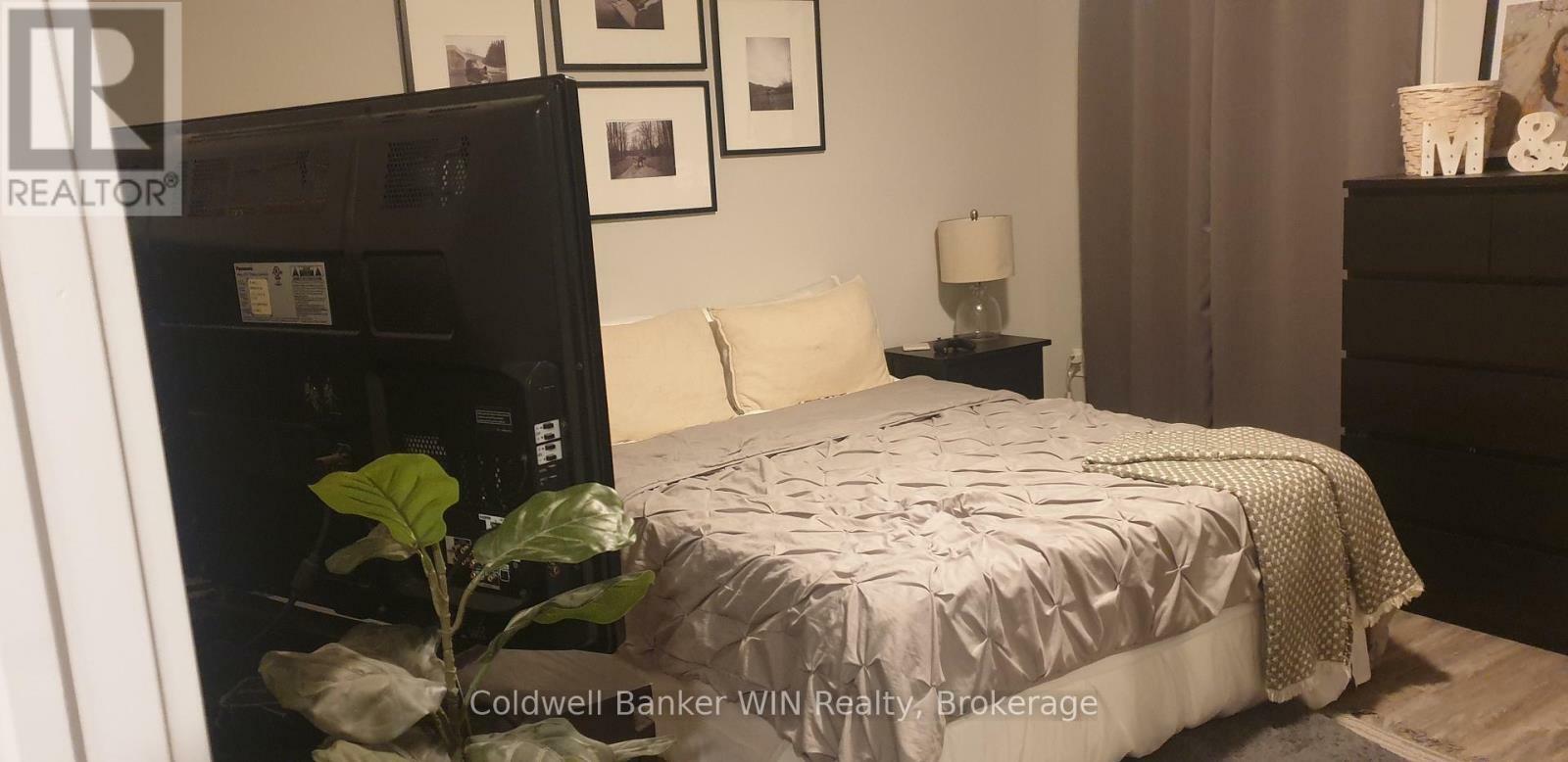 Property Photo: 540 Wallace Avenue South ON N4W 1Y7