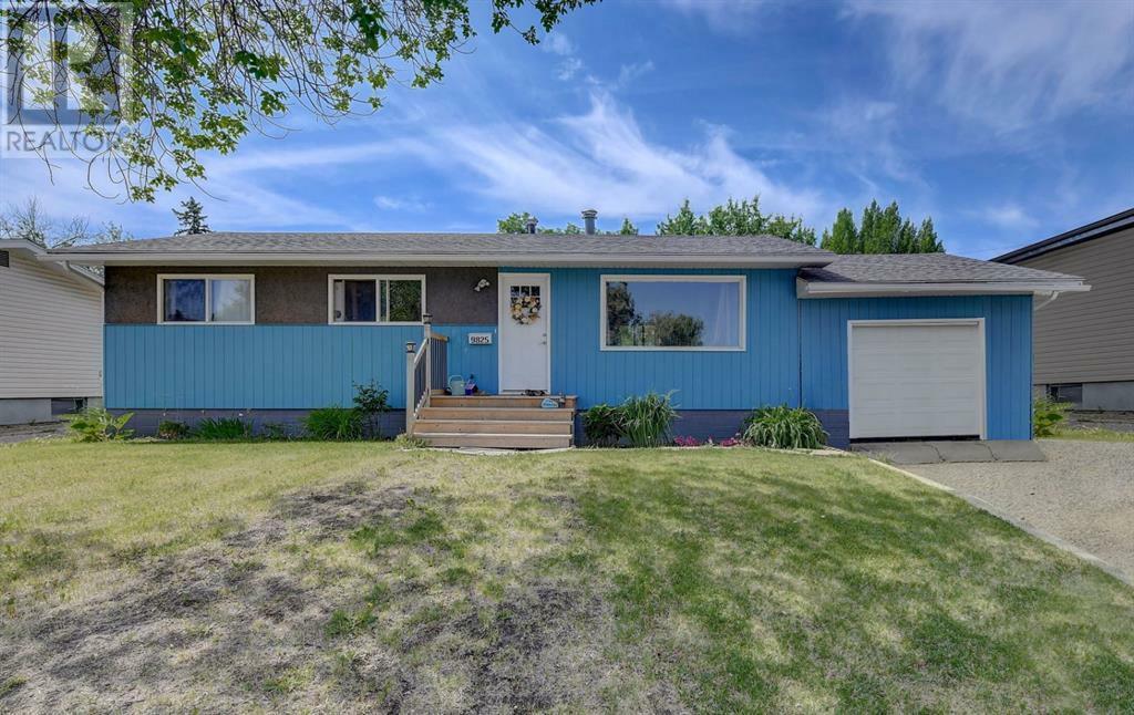 Property Photo: 9825 91 Avenue AB T8V 0G1