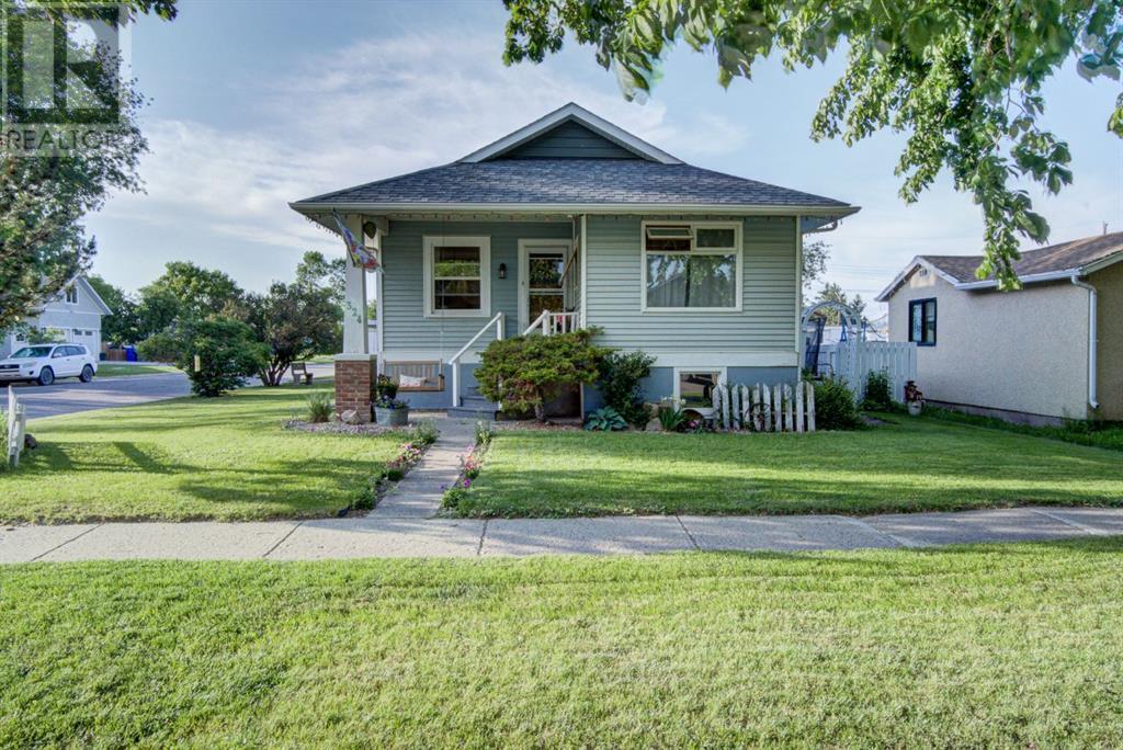 Property Photo: 324 51 Avenue West AB T0L 0T0