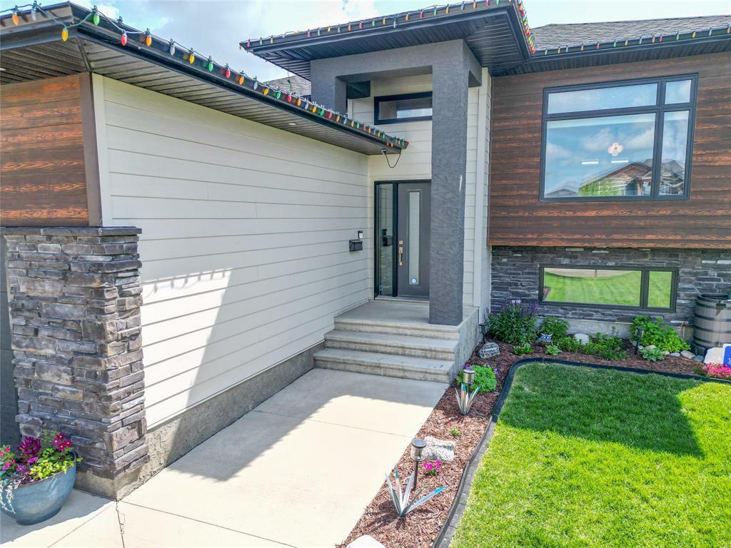 Property Photo: 65 Hedin Crescent MB R7A 7W3