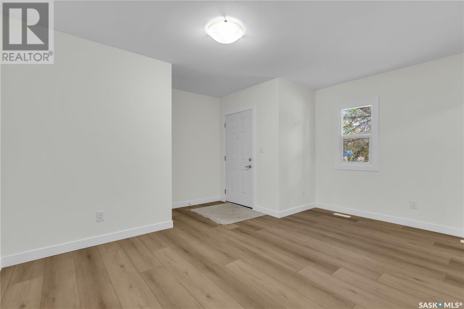 Property Photo: 424 M Avenue N SK S7L 2S6