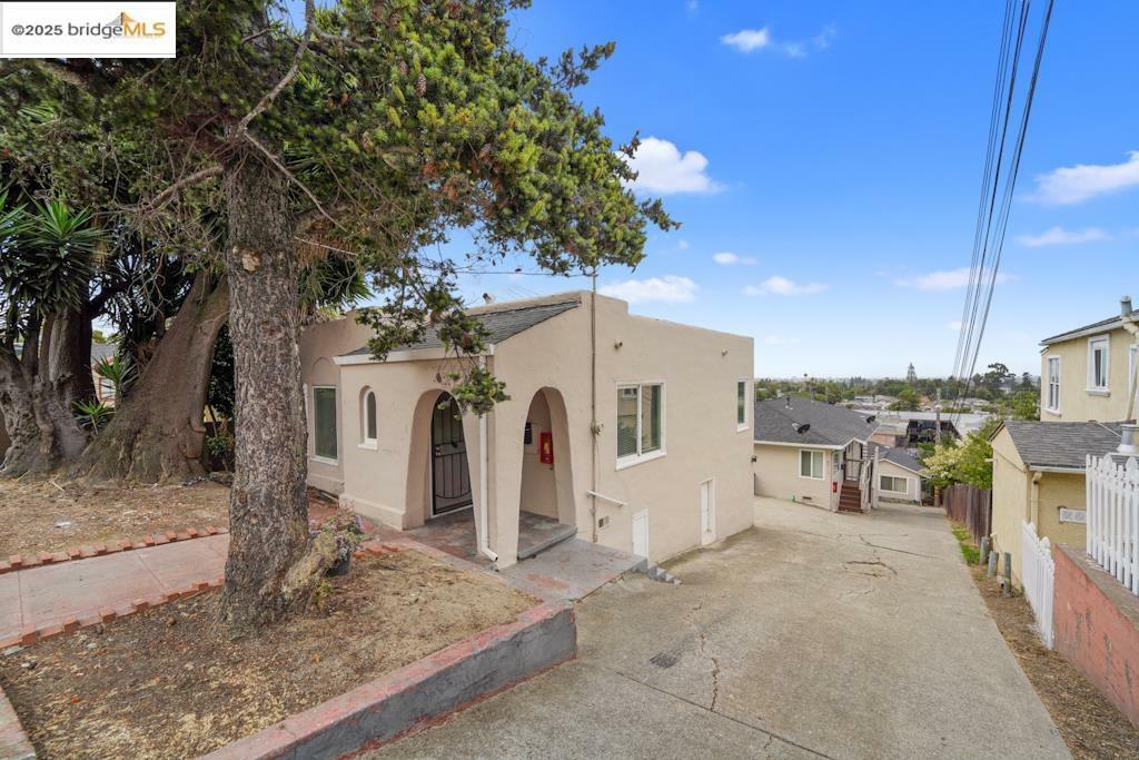 8117 Ney Ave  Oakland CA 94605 photo