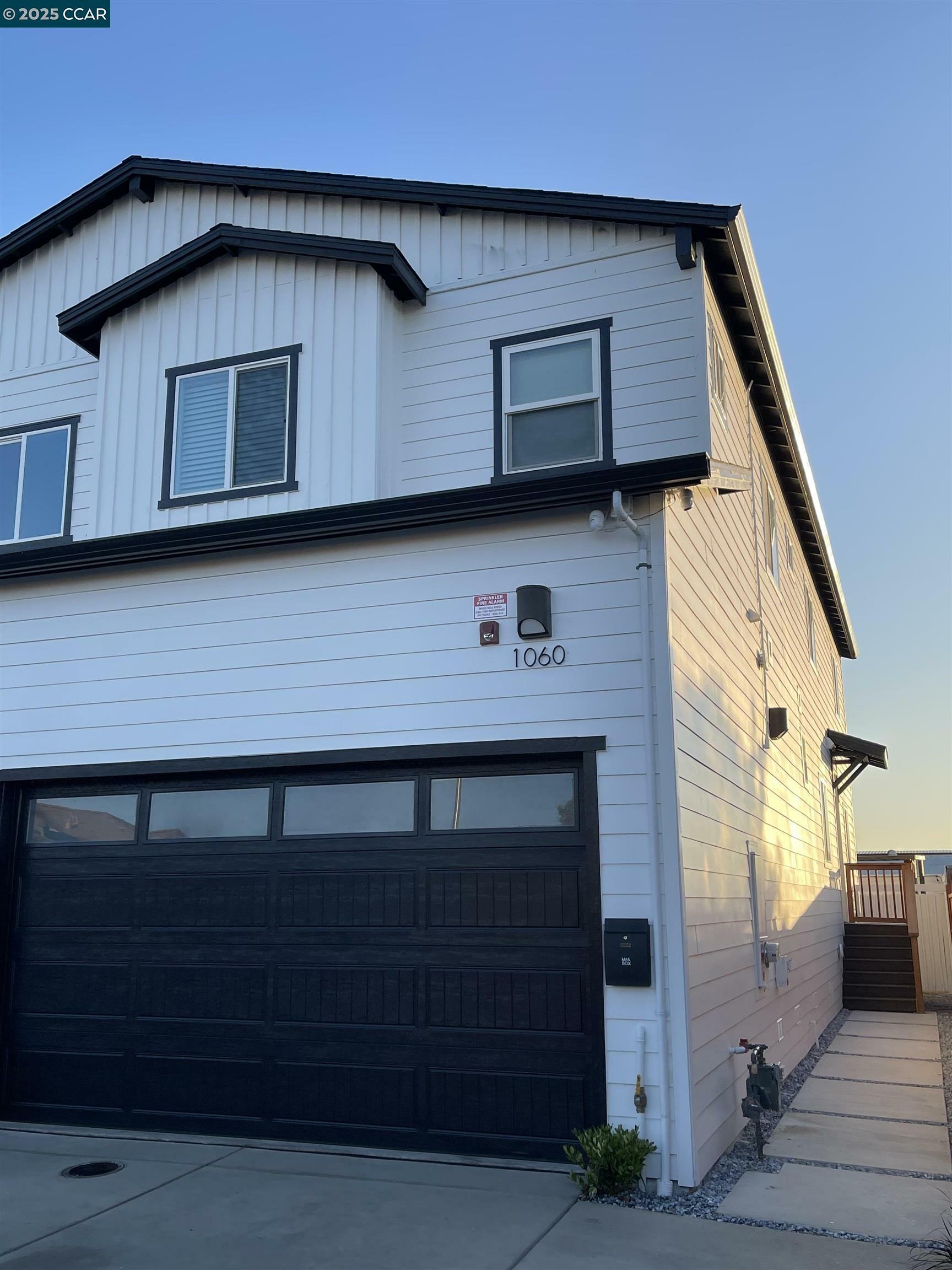 Property Photo:  1060 Beacon St  CA 94565 