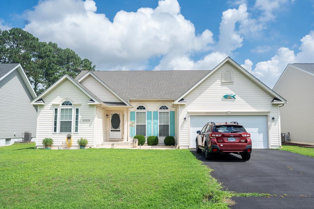 Property Photo: 37275 Longboat Ct VA 23356