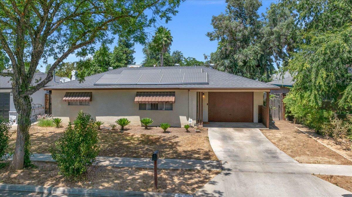 Property Photo:  1808 W Norwich Avenue  CA 93705 