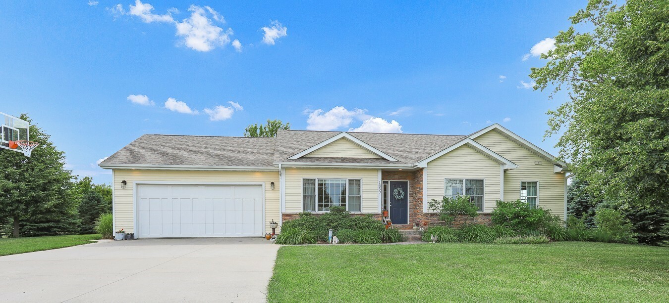 Property Photo: 1639 Briar Lane IA 50219
