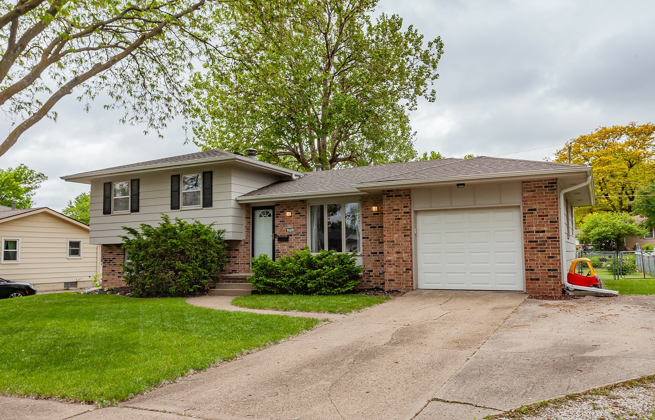 Property Photo: 905 SE 2nd Street IA 50021