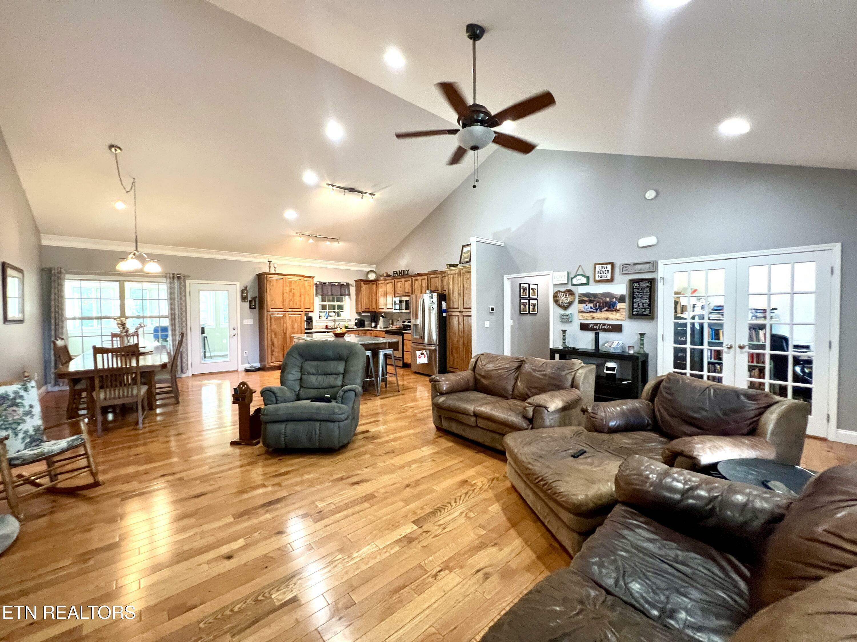 Property Photo: 1329 Robert Ridge Rd TN 37862