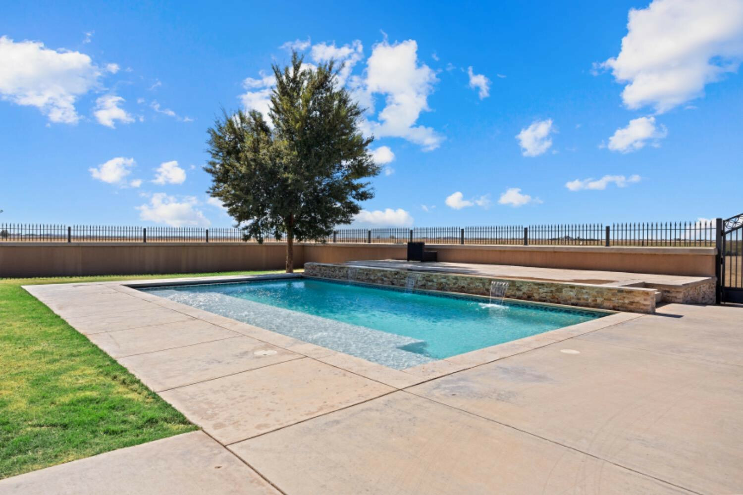Property Photo: 7901 N County Rd 2140 TX 79415