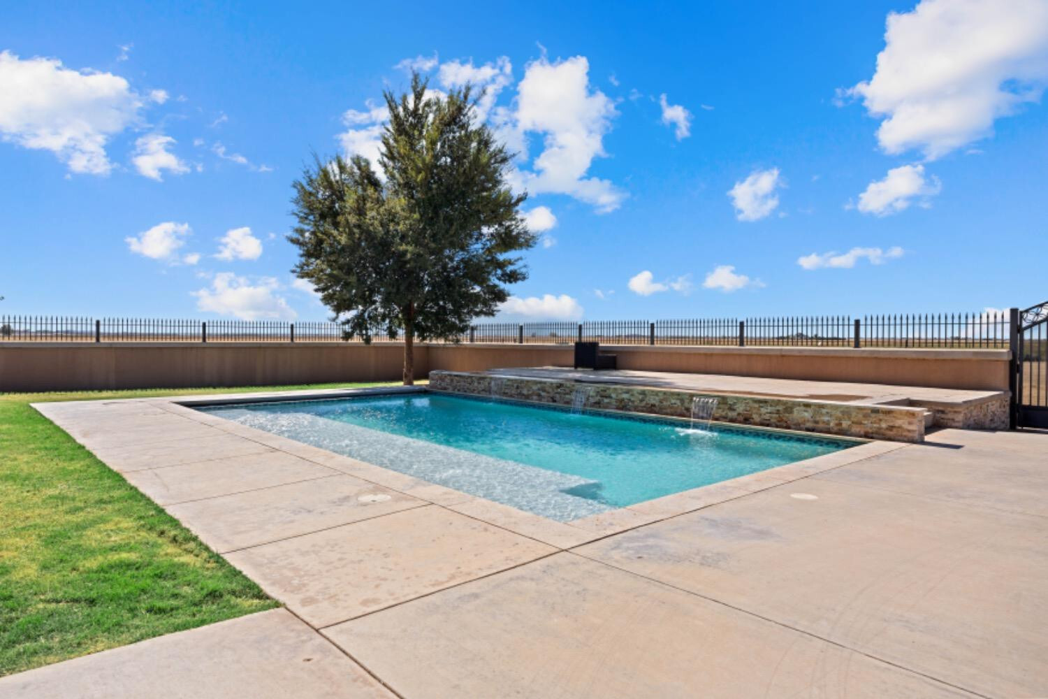 Property Photo: 7901 N County Rd 2140 TX 79415