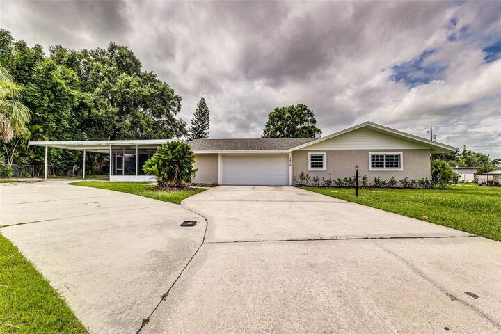 Property Photo:  1476 Avenue F NE  FL 33881 