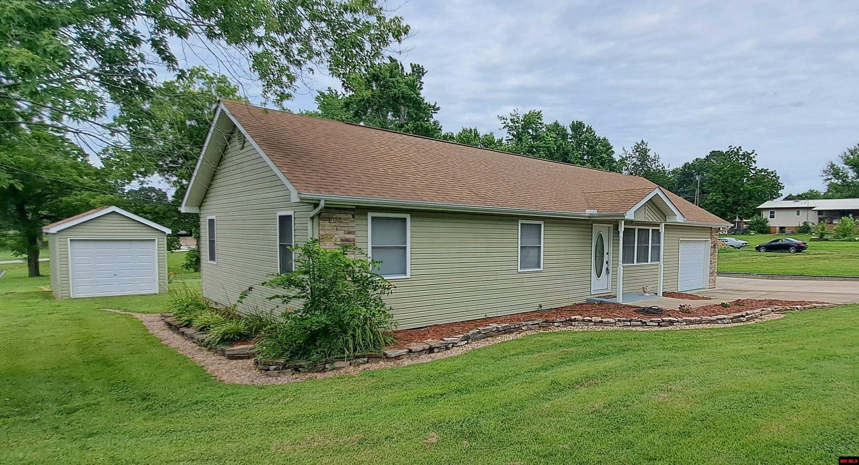 Property Photo: 624 Pine Street AR 72635
