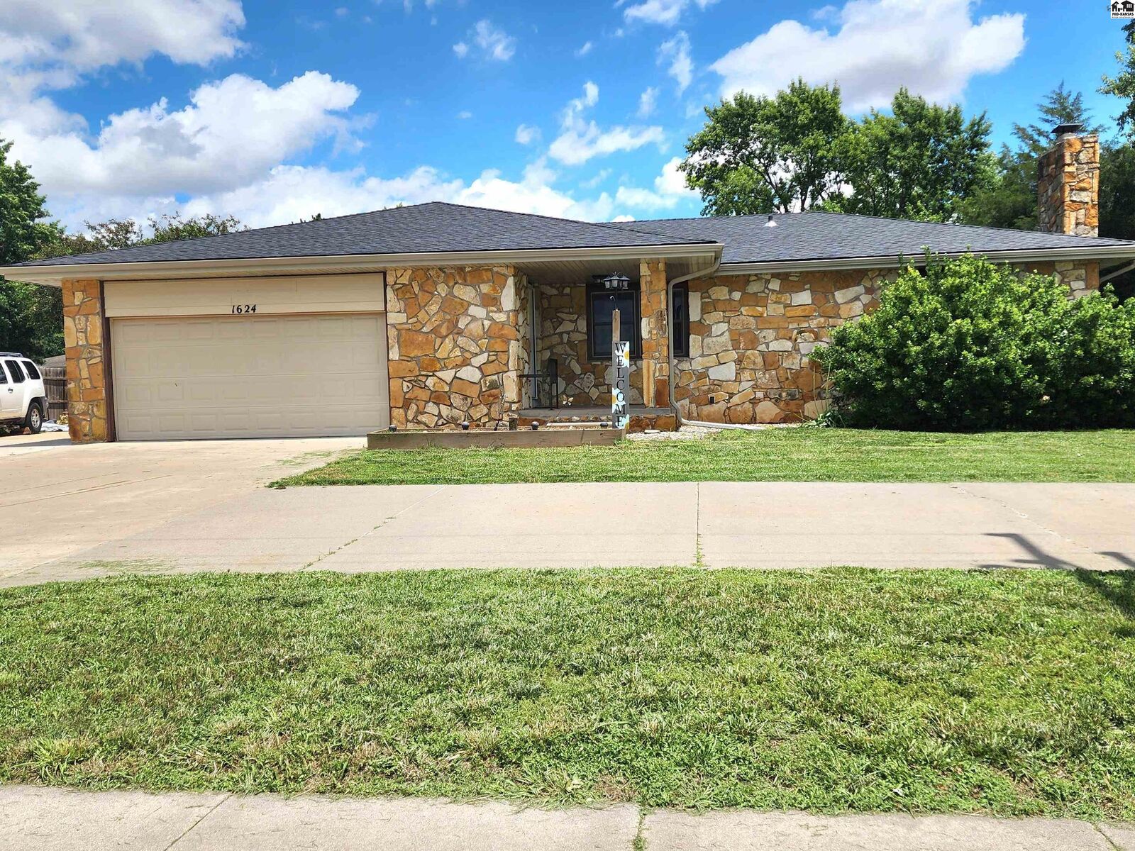 Property Photo:  1624 N Main St  KS 67460