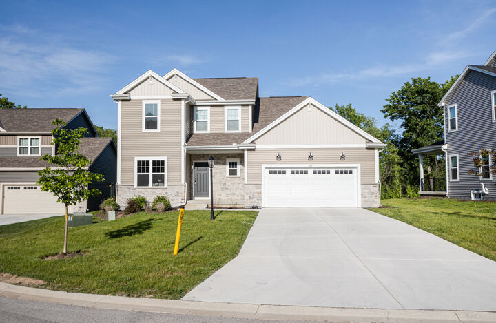Property Photo:  310 Paradise Ct  WI 53029 