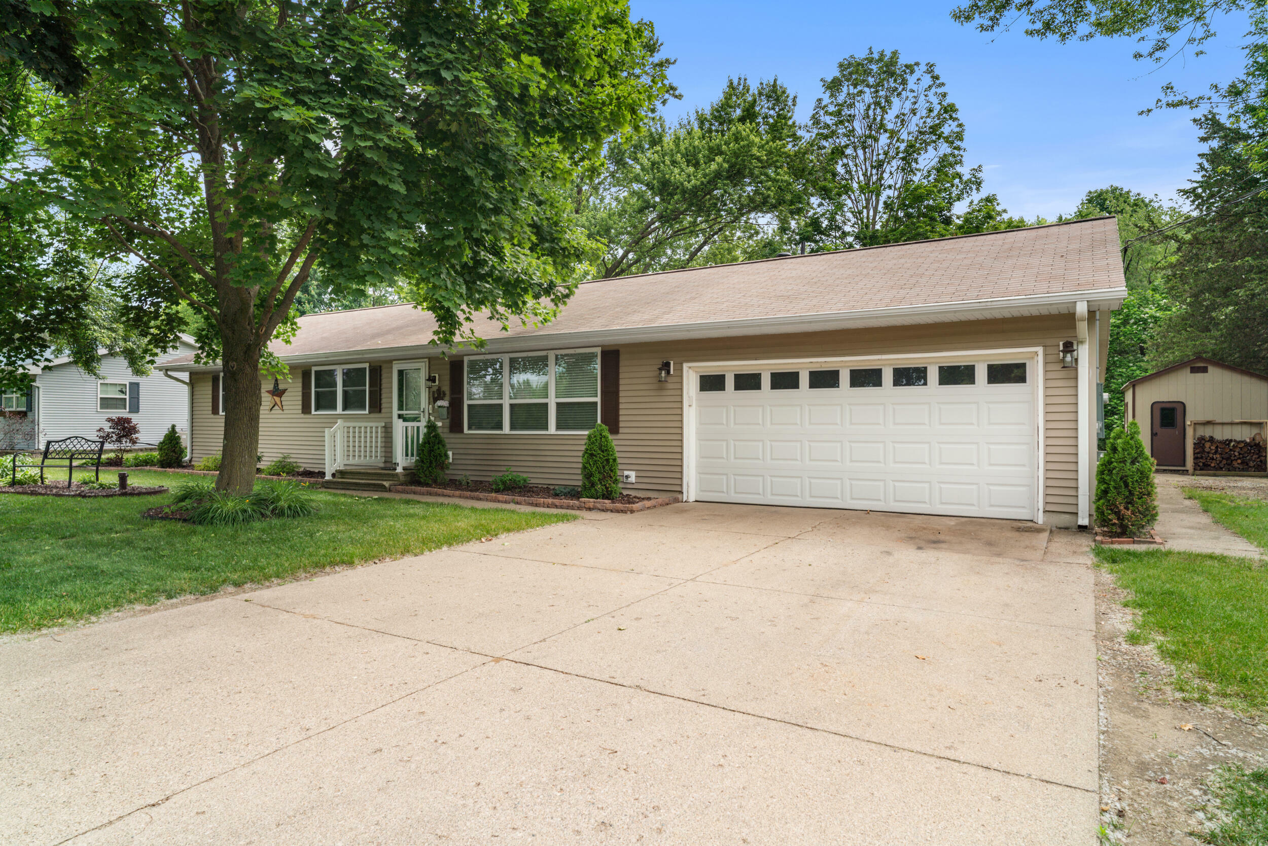 Property Photo:  587 N Union City Road  MI 49036 
