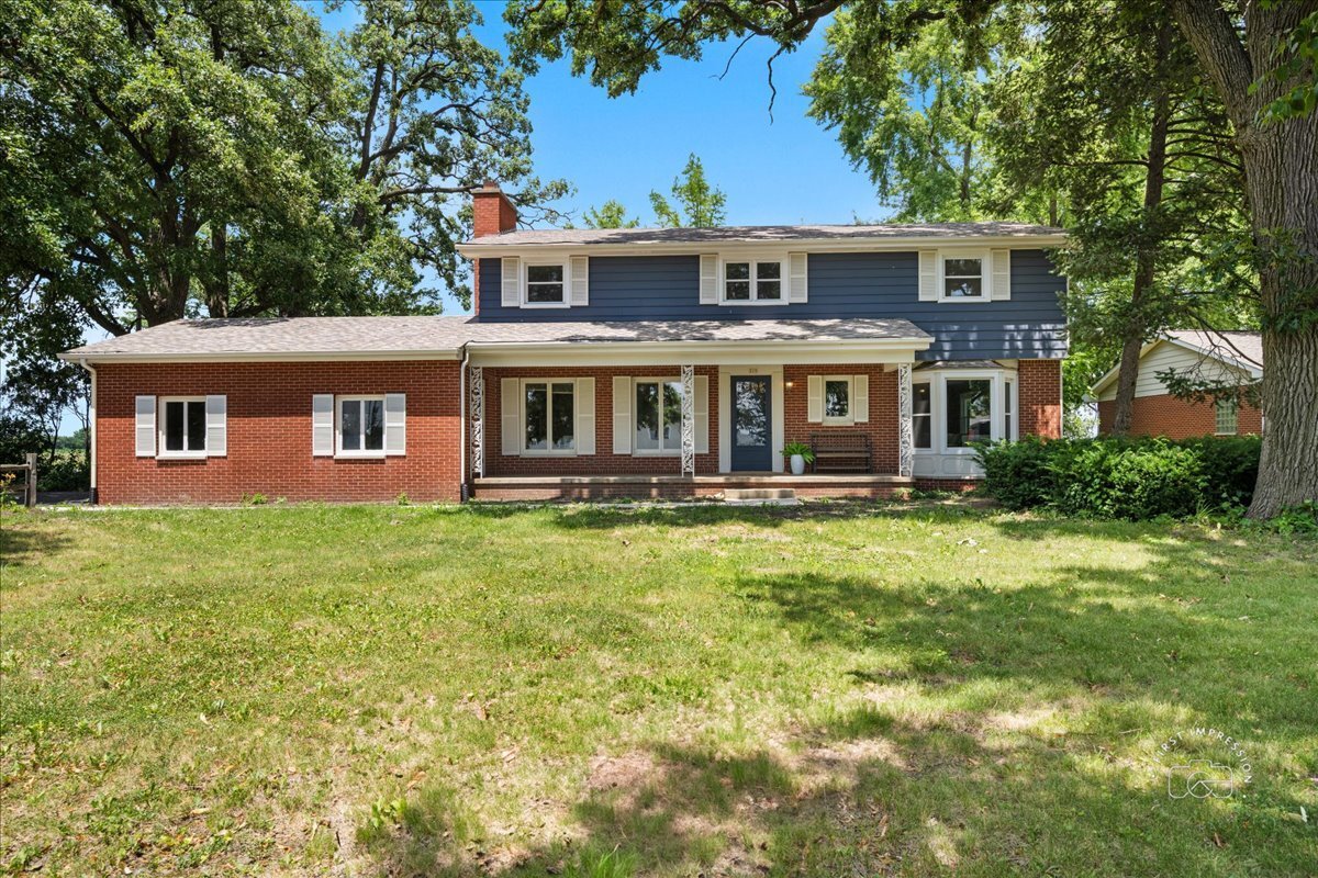 Property Photo: 6S903 Davis Road IL 60511