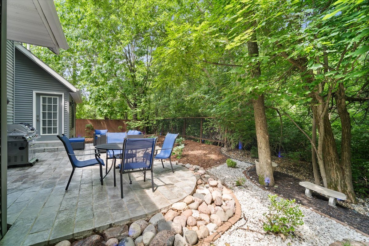 Property Photo:  1502 Sweetbriar Drive  IL 61701 