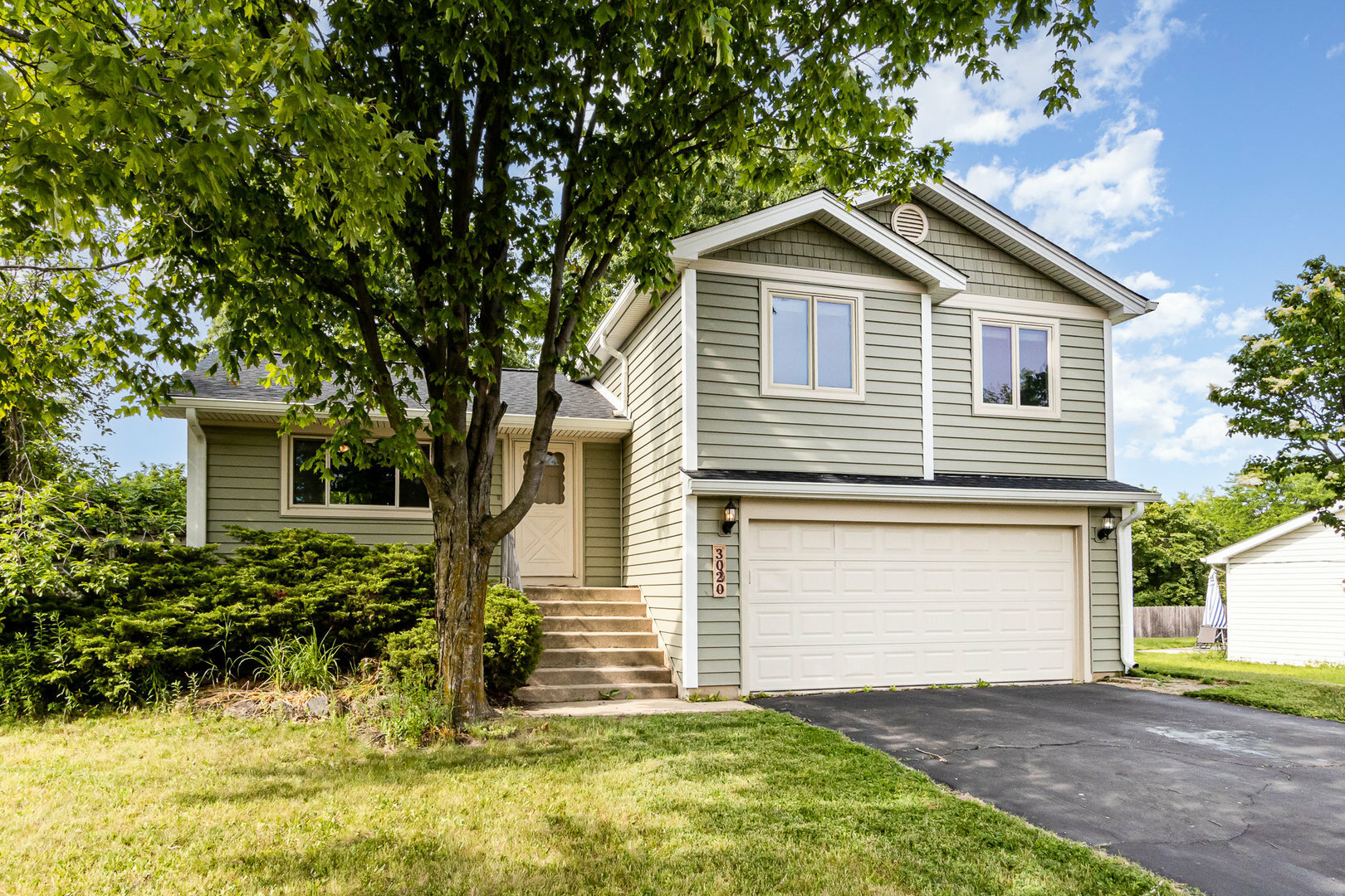 Property Photo: 3020 Timber Hill Court IL 60504
