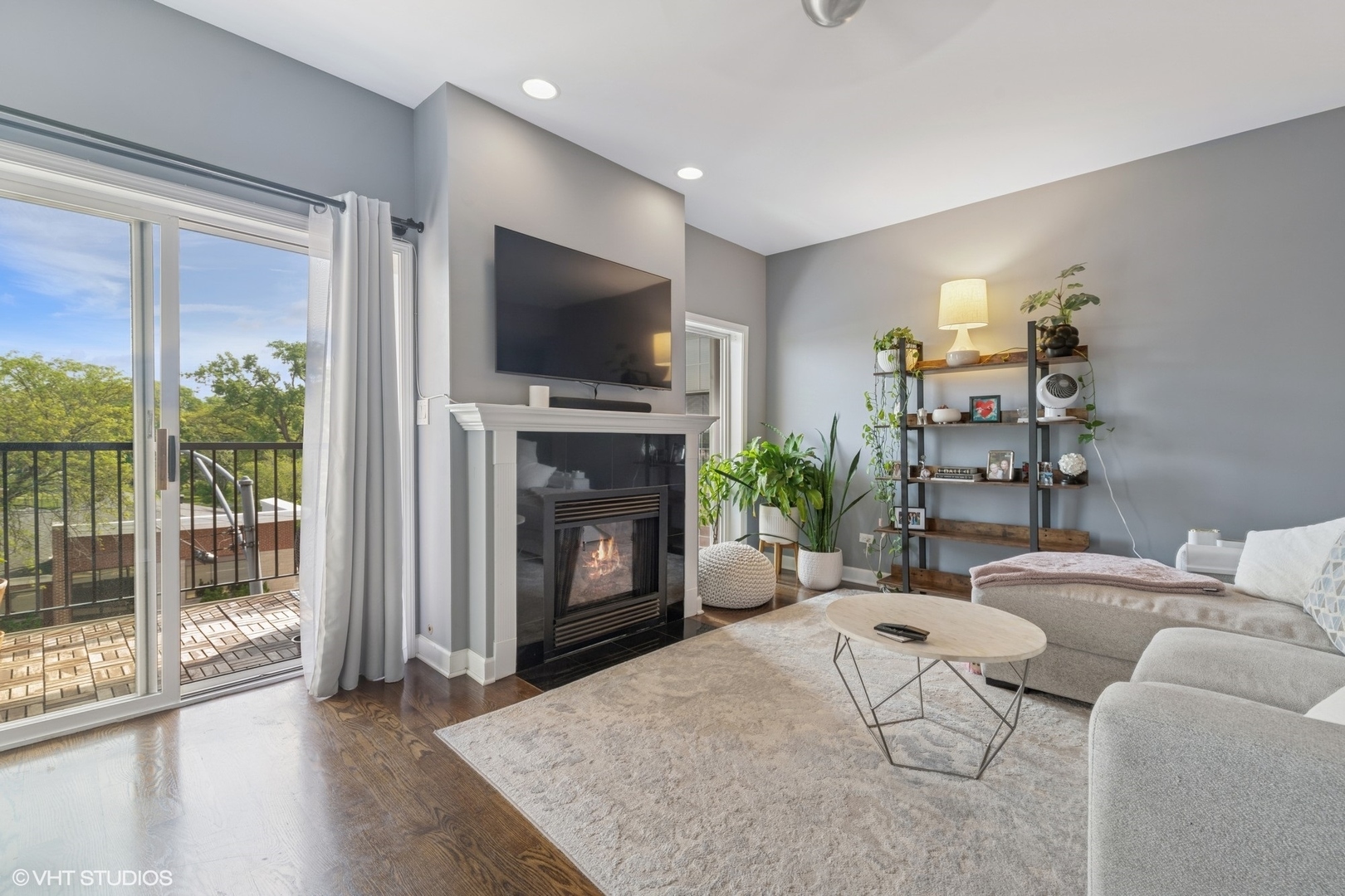 Property Photo: 5862 N Lincoln Avenue 3A IL 60659