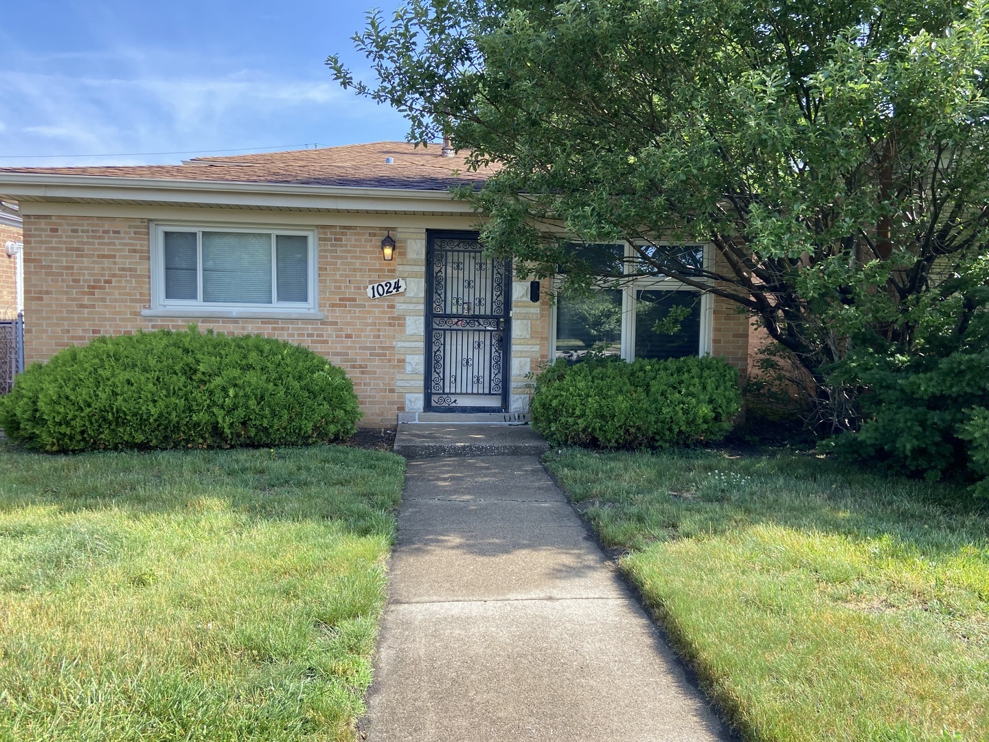 Property Photo: 1024 W 108th Street IL 60643