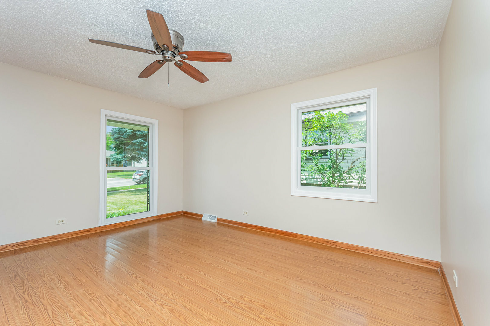 Property Photo: 741 Gates Street IL 60185