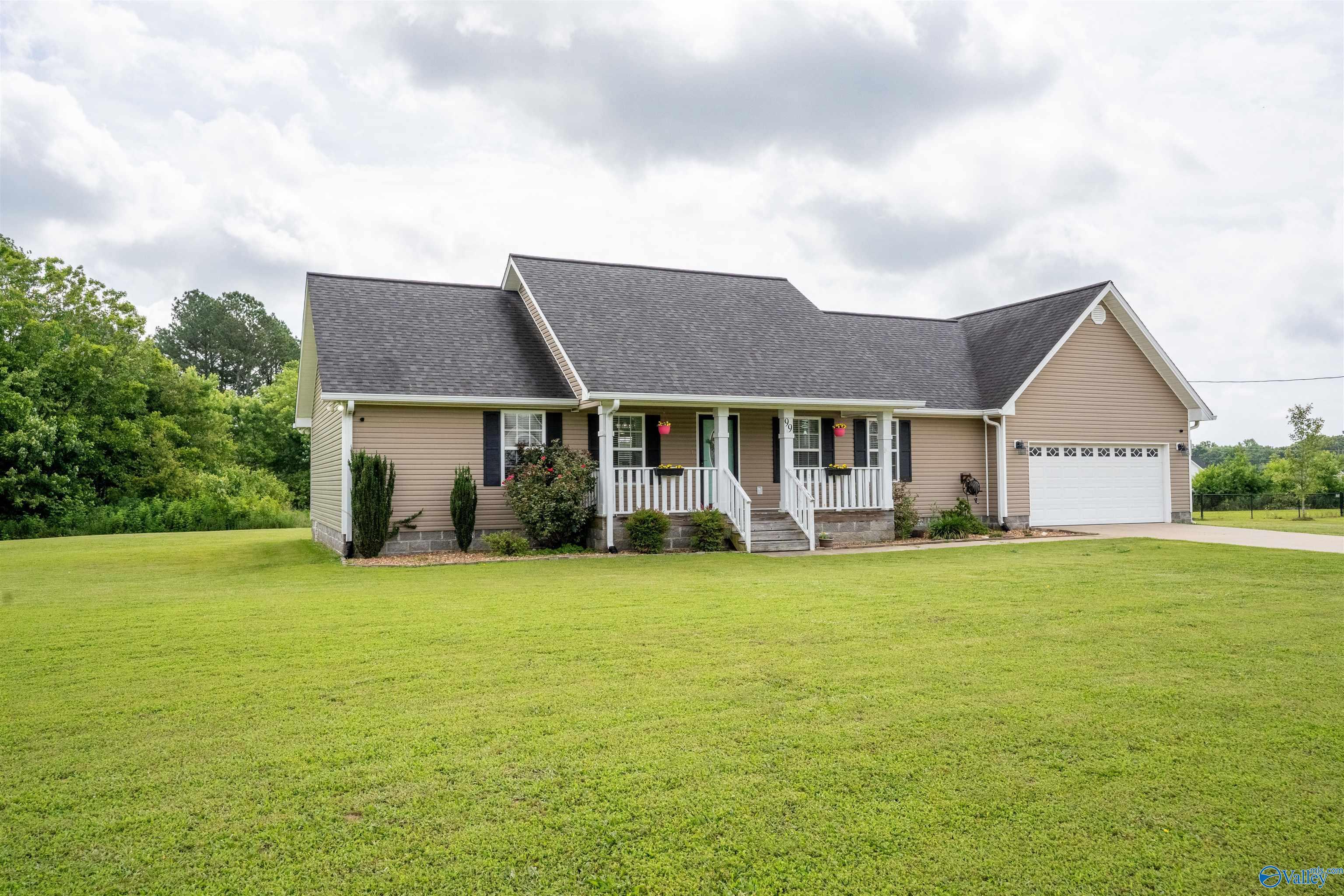 Property Photo: 99 Craten Drive AL 35968