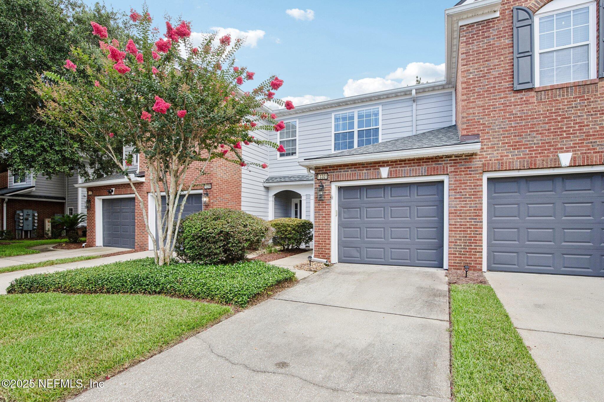Property Photo: 13301 Stone Pond Drive FL 32224