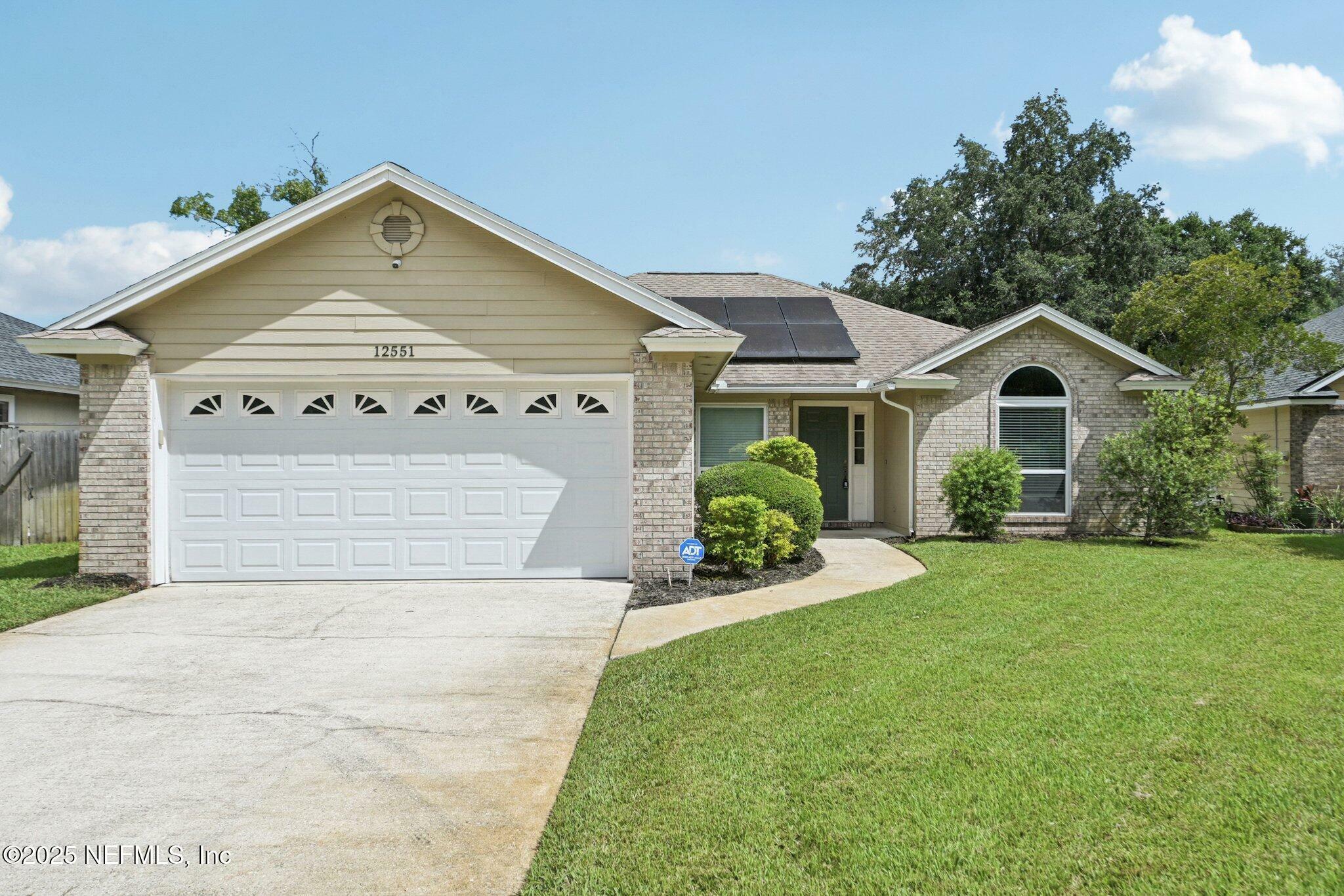 Property Photo: 12551 Hunters Branch Way FL 32224