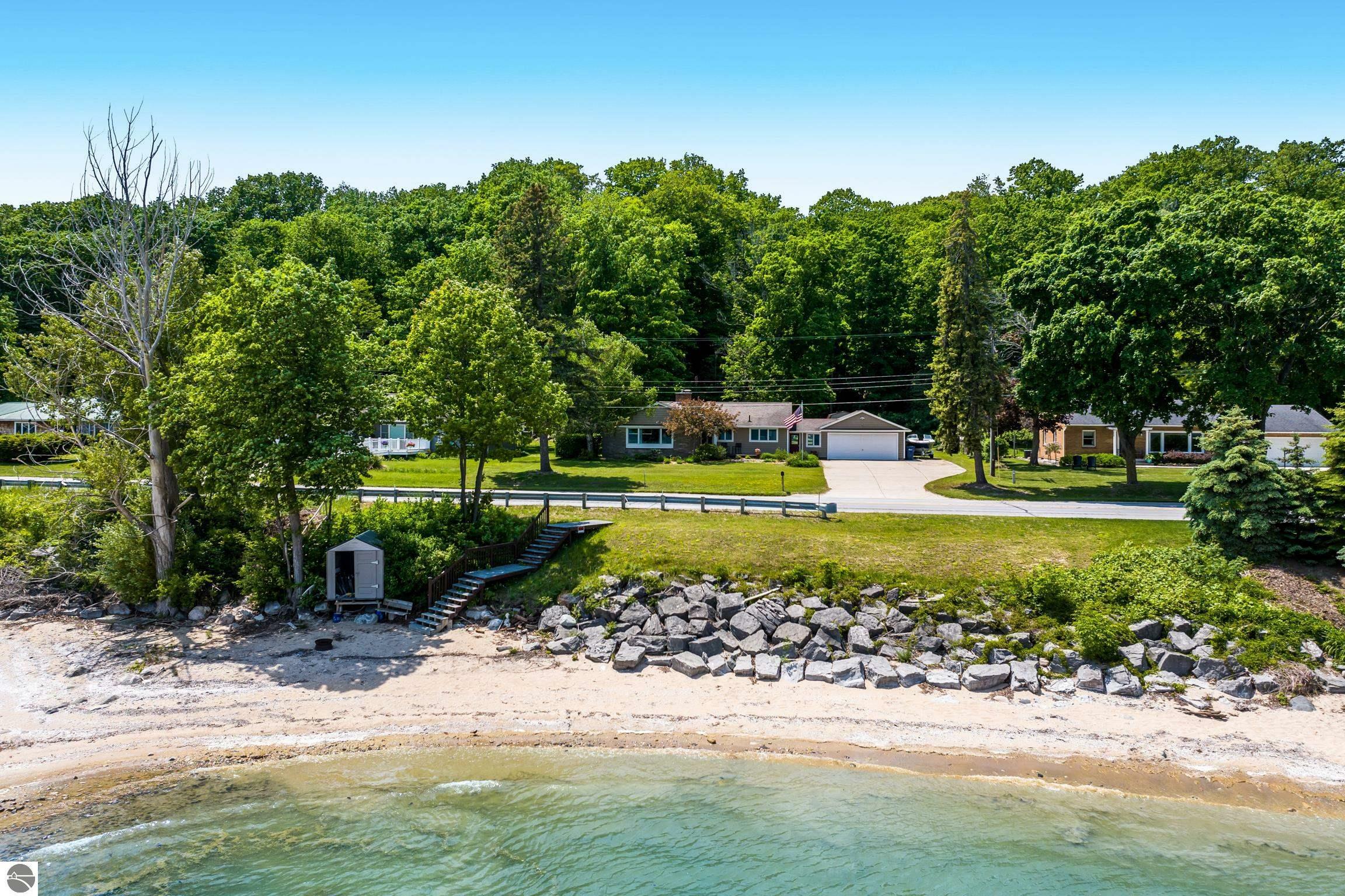 11182 S West Bay Shore Drive  Traverse City MI 49684 photo
