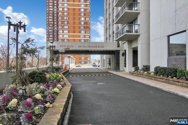 Property Photo: 200 Old Palisade Ph4/5 NJ 07024