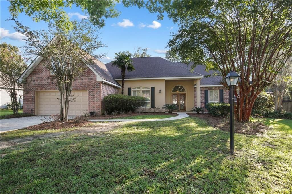 Property Photo: 1071 Rue Chinon LA 70471