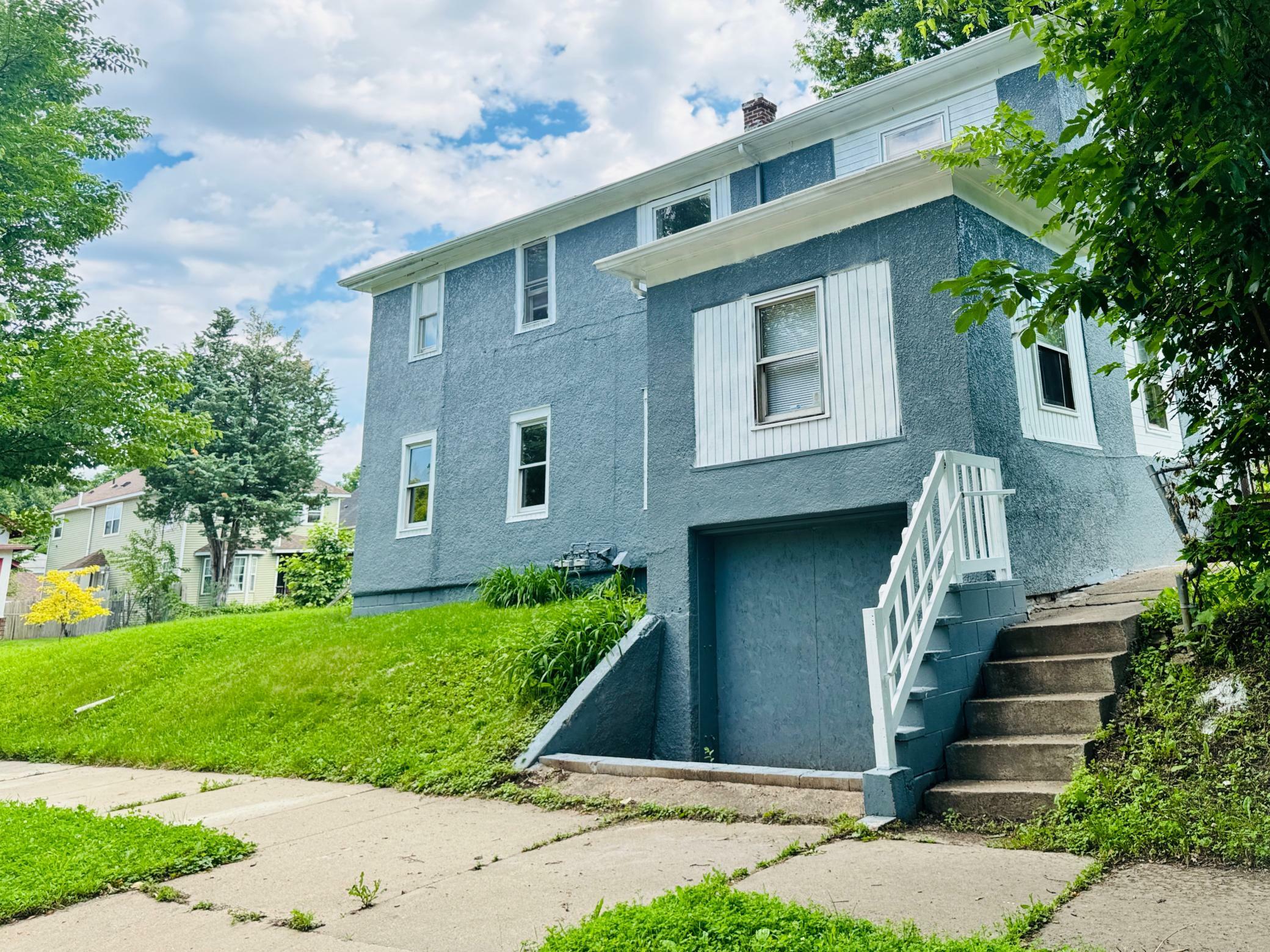 Property Photo:  1429 Logan Avenue N  MN 55411 