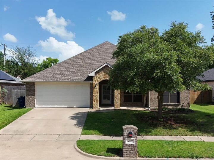 707 Oakmont Drive  Ennis TX 75119 photo