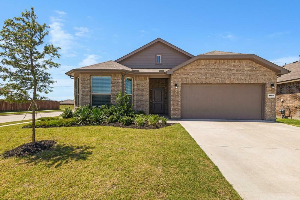 Property Photo: 1160 Kirkham Way TX 76247
