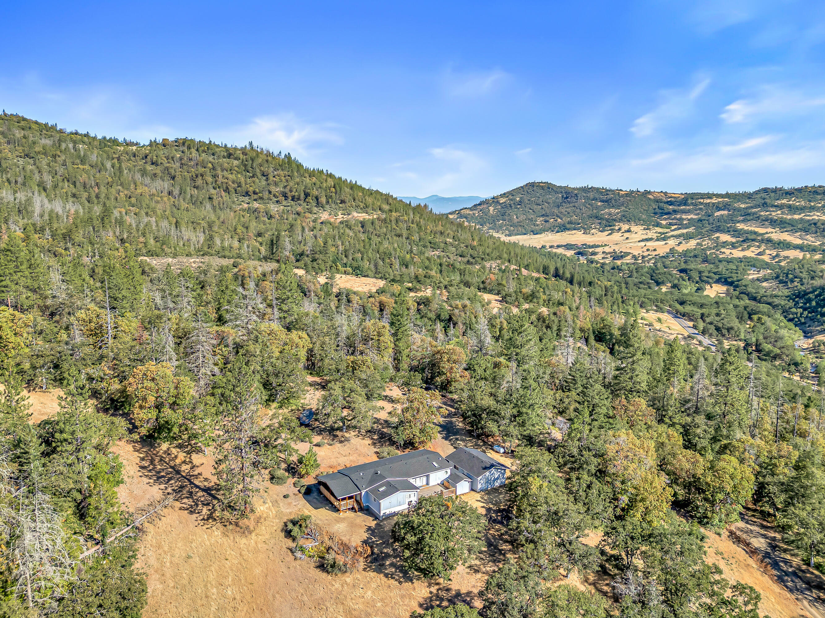 Property Photo: 7670 E Antelope Rd Road OR 97524