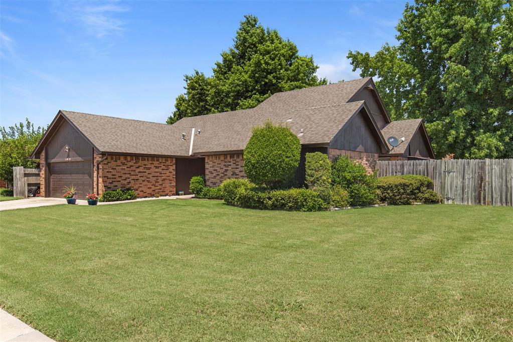 Property Photo: 10424 S Hudson Avenue OK 73139