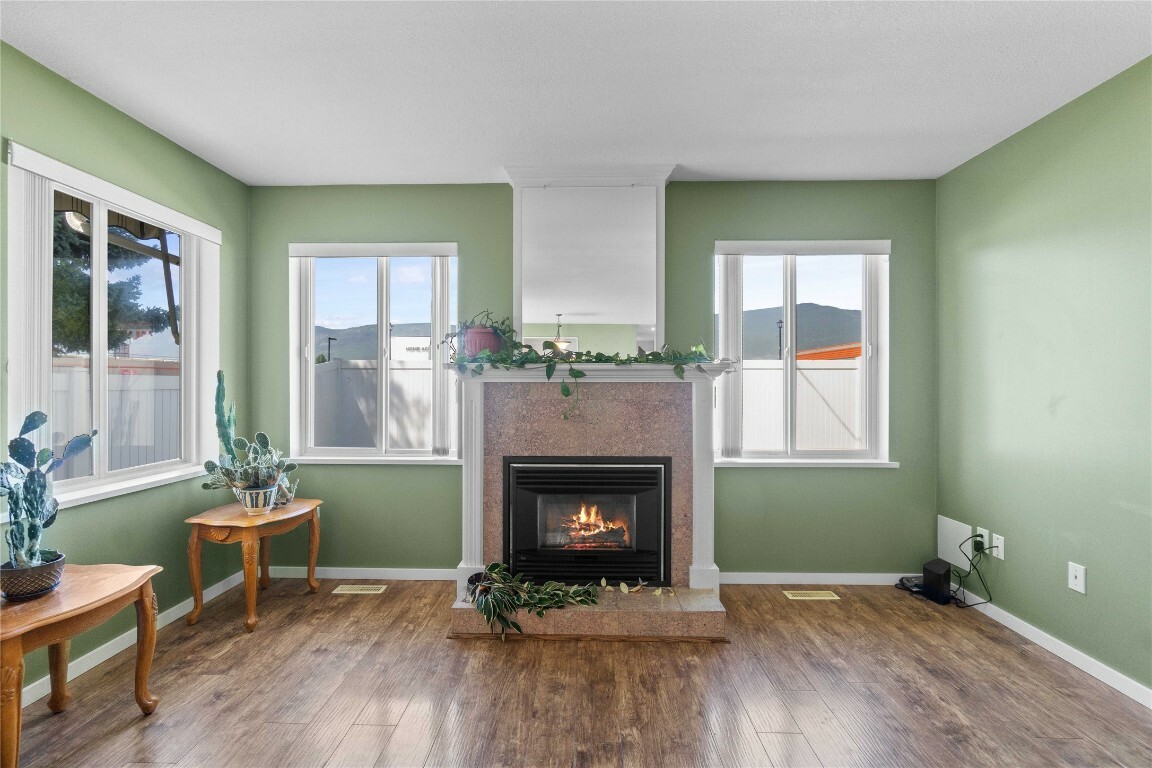 Photo de la propriété: 900 5 Avenue SW 121 BC V1E 1L2