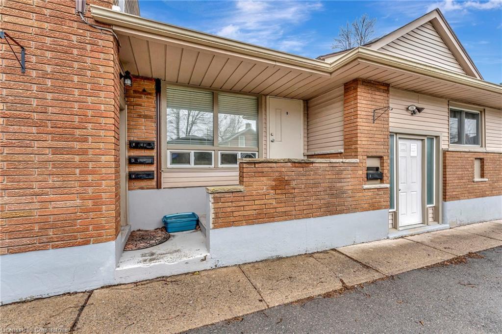 Property Photo: 82 Albert Street 3 ON L2R 2H1