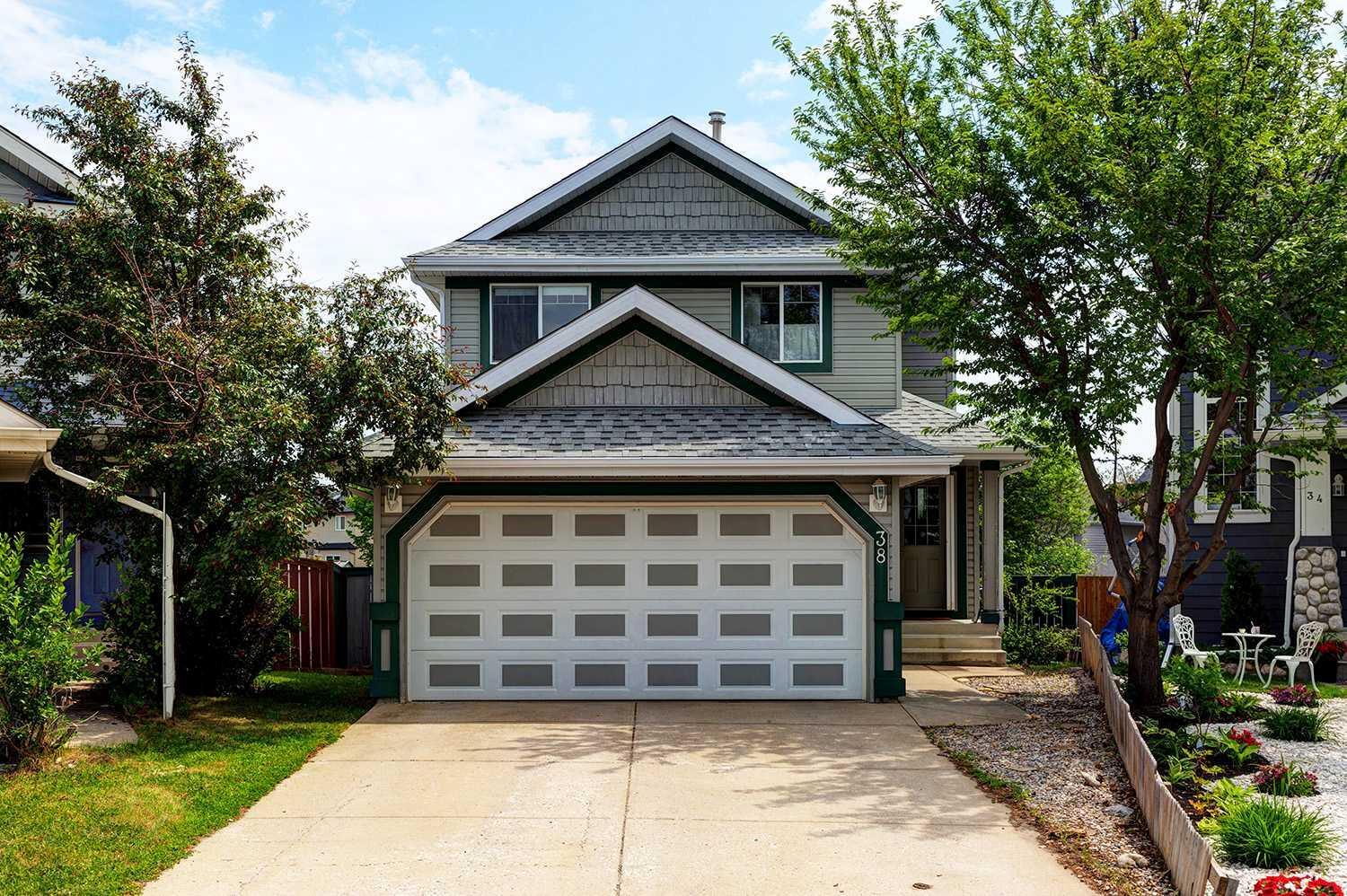 Property Photo: 38 Somerside Place SW AB T2Y 3V3