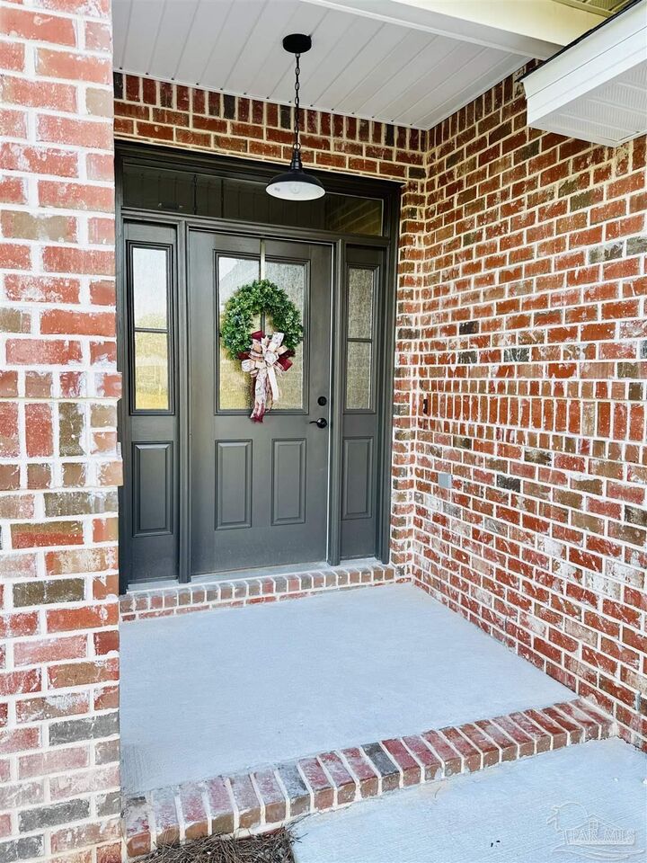 Property Photo:  7925 Twin Lake Dr  FL 32583