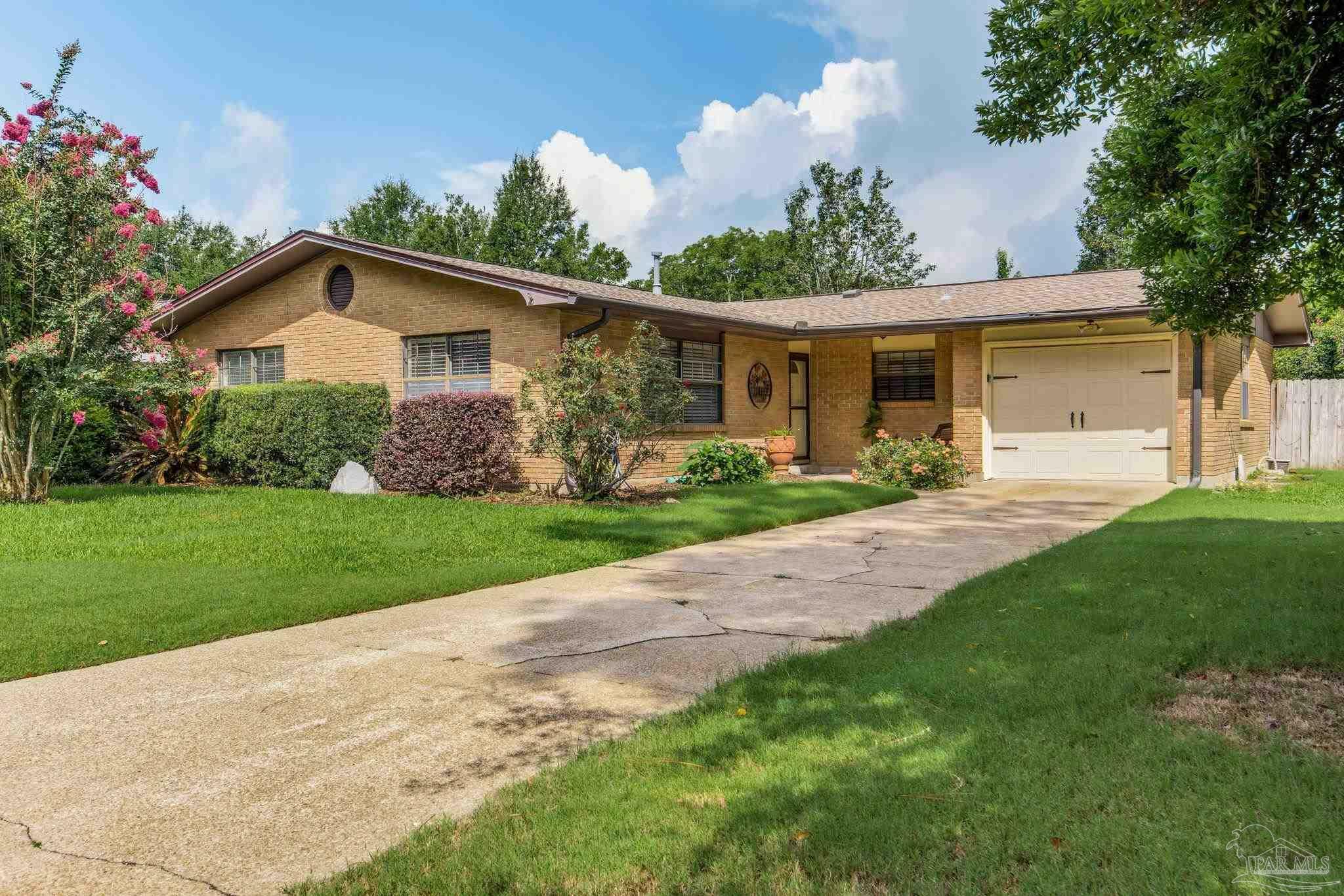 Property Photo: 6031 Keating Rd FL 32504