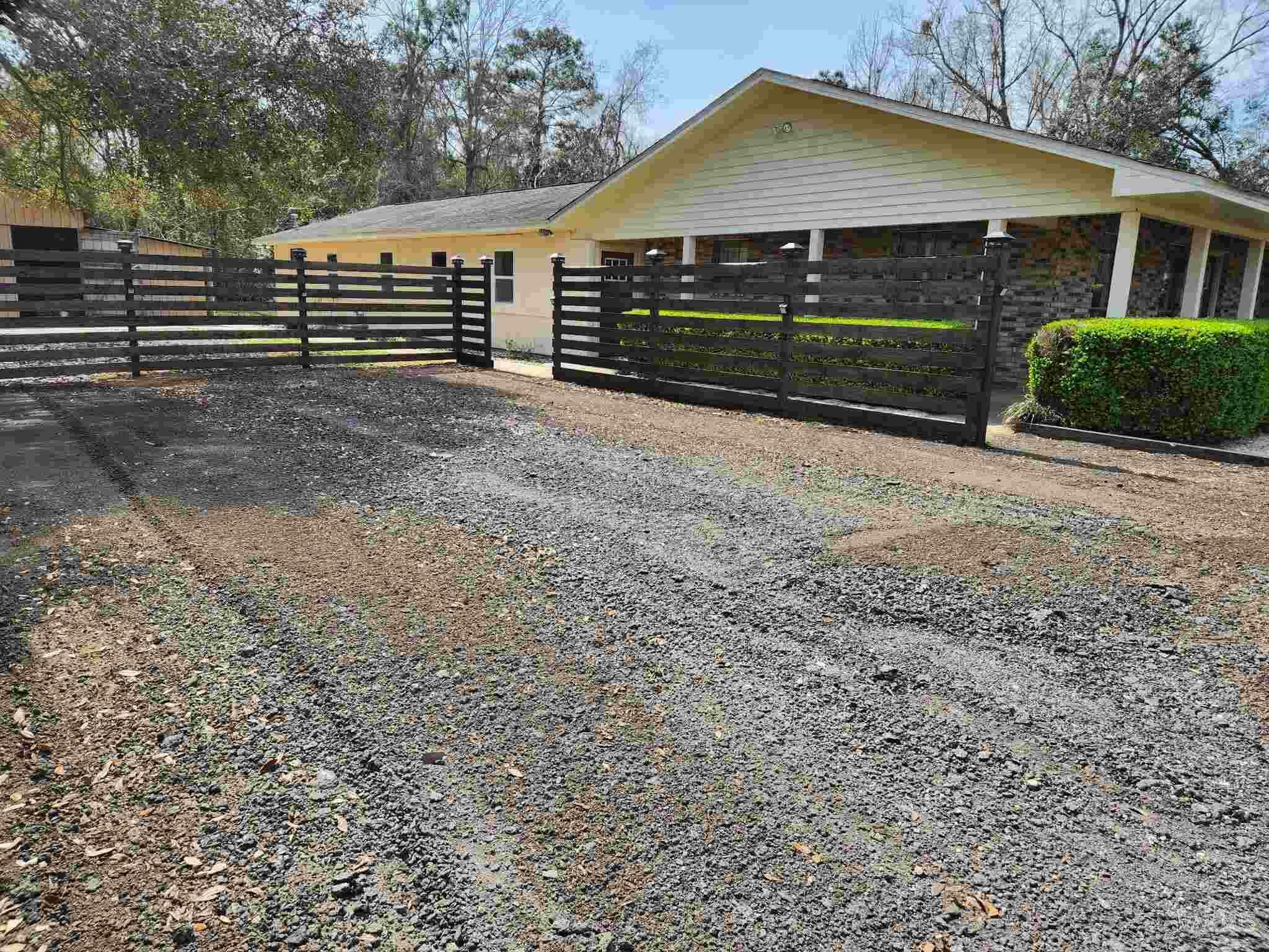 Property Photo: 3111 Zepp Ln FL 32571