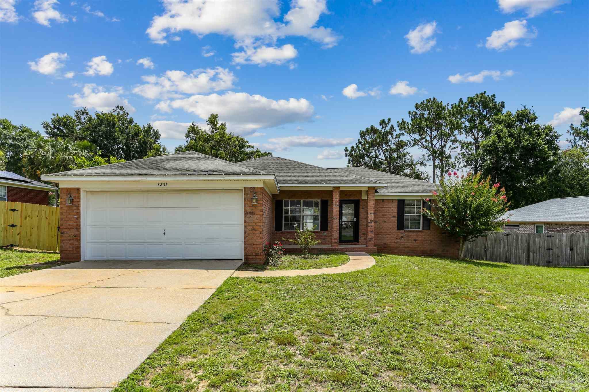 Property Photo: 5833 Pebble Ridge Dr FL 32583
